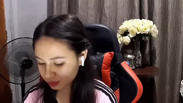 Snapshot of SeleneChiang chatting on March 22, 11:24 am SeleneChiang online show from March 22, 11:24 am