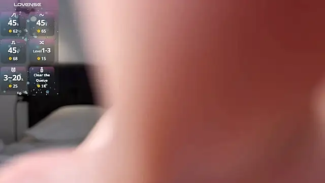 EmyinPoland online show from April 17, 6:49 am