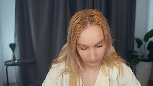 Snapshot of EuraRonchetti chatting on March 22, 11:35 am EuraRonchetti online show from March 22, 11:35 am