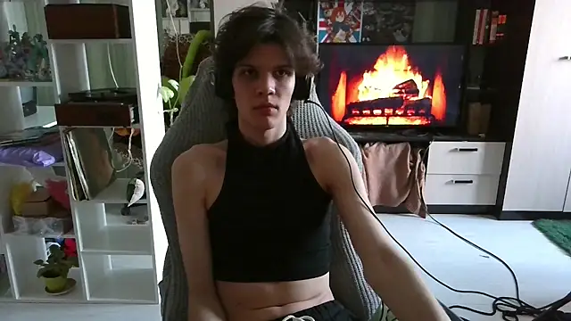 Snapshot of Lucius_Mo chatting on April 3, 1:53 pm Lucius Mo online show from April 3, 1:53 pm