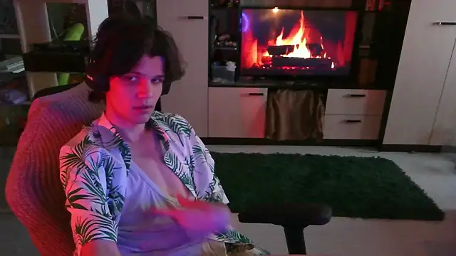 Snapshot of Lucius_Mo chatting on April 5, 2:58 pm Lucius Mo online show from April 5, 2:58 pm