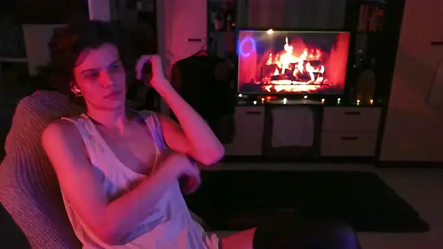 Snapshot of Lucius_Mo chatting on April 13, 8:47 pm Lucius Mo online show from April 13, 8:47 pm