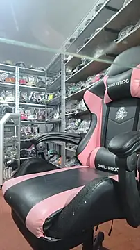 venuslaferte  online show from June 3, 7:41 pm