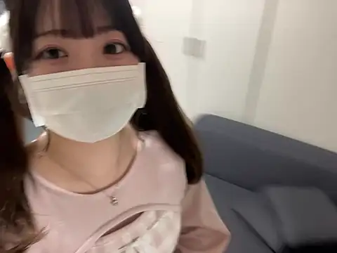 y-u-r-a-33 online show from March 31, 6:36 am