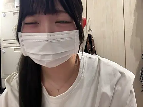 Snapshot of y-u-r-a-33 chatting on June 17, 7:44 am y-u-r-a-33 online show from June 17, 7:44 am