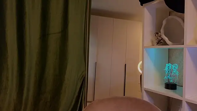 dark honey  online show from May 11, 4:04 pm