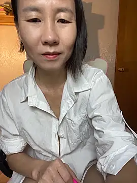 Snapshot of lilysister66 chatting on June 19, 4:33 pm lilysister66 online show from June 19, 4:33 pm