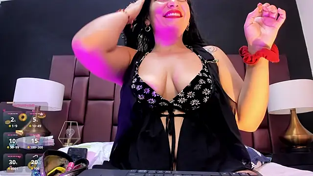 Snapshot of DianaSheren chatting on June 6, 10:47 pm DianaSheren online show from June 6, 10:47 pm