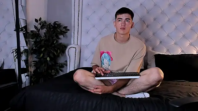 Snapshot of Xander_Noir chatting on March 30, 7:26 pm Xander Noir online show from March 30, 7:26 pm