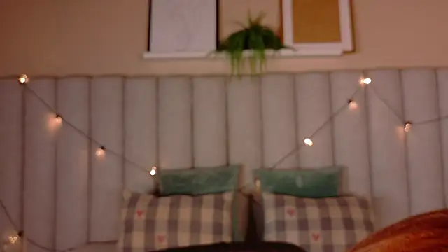 Snapshot of StarrMoon__ chatting on April 3, 3:04 am StarrMoon online show from April 3, 3:04 am