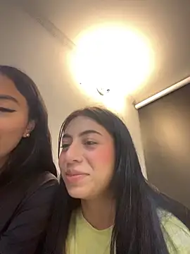 Snapshot of Velunett_19 chatting on March 28, 12:10 am Velunett 19 online show from March 28, 12:10 am