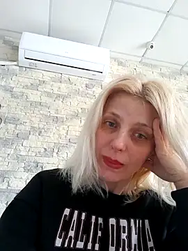 MiaLove183 online show from March 26, 2:44 pm