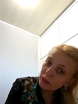 MiaLove183 online show from April 19, 8:35 am