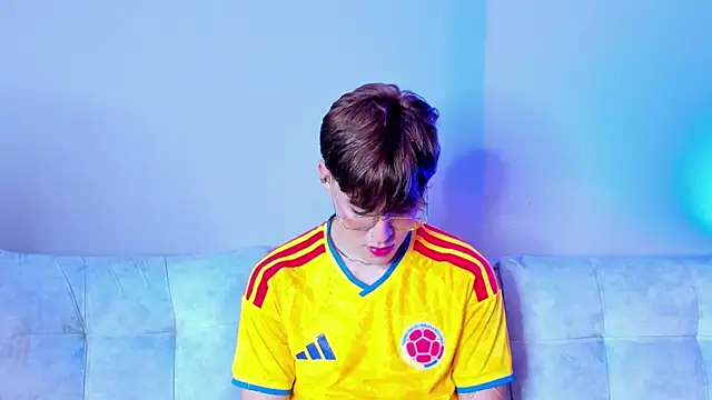 Snapshot of Tom_Parker_ chatting on July 8, 12:26 am Tom Parker online show from July 8, 12:26 am