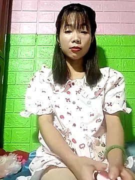 AmyLinee01 online show from April 23, 3:03 pm