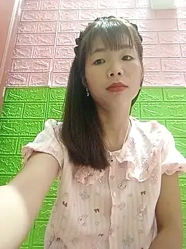 AmyLinee01 online show from June 10, 5:28 am