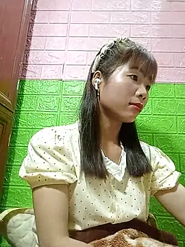 AmyLinee01 online show from June 13, 7:12 pm