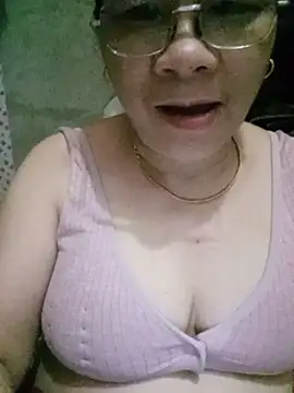 Snapshot of Funsexy1 chatting on May 12, 8:17 pm Funsexy1 online show from May 12, 8:17 pm