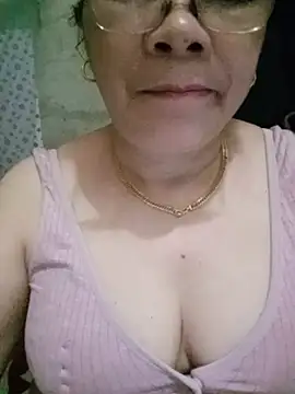 Snapshot of Funsexy1 chatting on May 21, 3:24 am Funsexy1 online show from May 21, 3:24 am