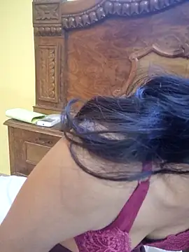 Snapshot of Curvy_Amyra chatting on May 7, 5:46 am Curvy Amyra online show from May 7, 5:46 am