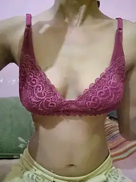 Snapshot of Curvy_Amyra chatting on May 11, 6:05 pm Curvy Amyra online show from May 11, 6:05 pm