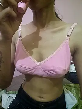 Snapshot of Curvy_Amyra chatting on May 18, 6:03 pm Curvy Amyra online show from May 18, 6:03 pm