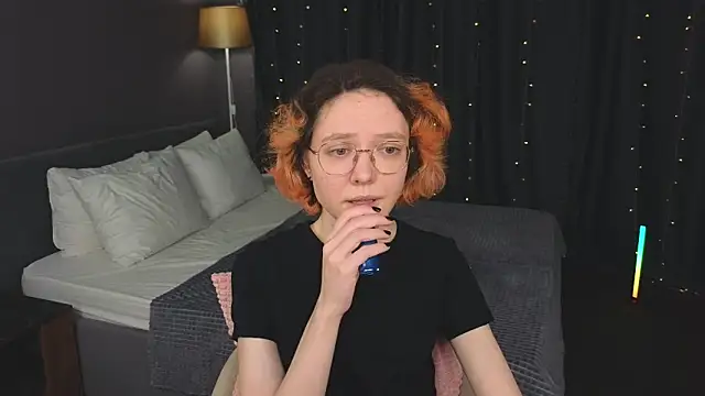 Snapshot of HottoKori chatting on April 25, 5:32 am HottoKori online show from April 25, 5:32 am