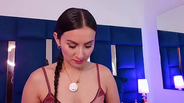 velvetlunaa  online show from June 11, 1:20 pm