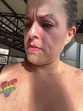 MiaHotboobs online show from June 21, 8:33 pm