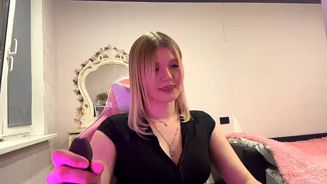 SweettAnny online show from May 17, 7:10 pm