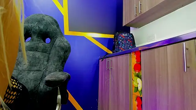 Snapshot of Aliciaa_Diamond chatting on March 27, 8:41 pm Aliciaa Diamond online show from March 27, 8:41 pm