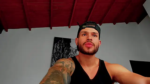 Snapshot of Santos_ramirez1 chatting on March 23, 1:48 pm Santos ramirez1 online show from March 23, 1:48 pm