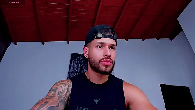 Snapshot of Santos_ramirez1 chatting on April 1, 1:52 pm Santos ramirez1 online show from April 1, 1:52 pm