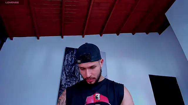 Snapshot of Santos_ramirez1 chatting on April 2, 1:09 pm Santos ramirez1 online show from April 2, 1:09 pm