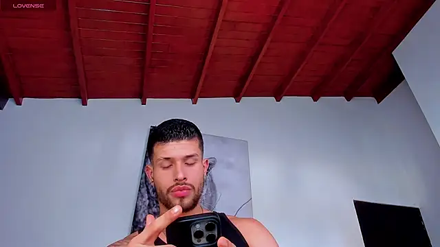 Snapshot of Santos_ramirez1 chatting on April 20, 1:47 pm Santos ramirez1 online show from April 20, 1:47 pm