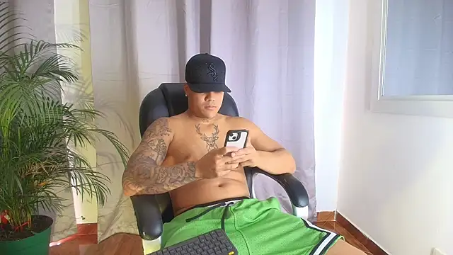 Snapshot of Pedro_x777 chatting on July 9, 7:07 pm Pedro x777 online show from July 9, 7:07 pm