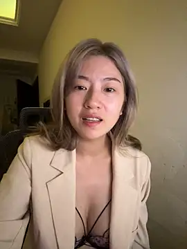 Snapshot of Olivia_PINK0322 chatting on May 9, 3:17 pm Olivia PINK0322 online show from May 9, 3:17 pm