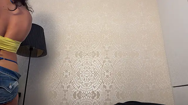 Snapshot of rossilaari chatting on July 2, 12:33 pm rossilaari online show from July 2, 12:33 pm