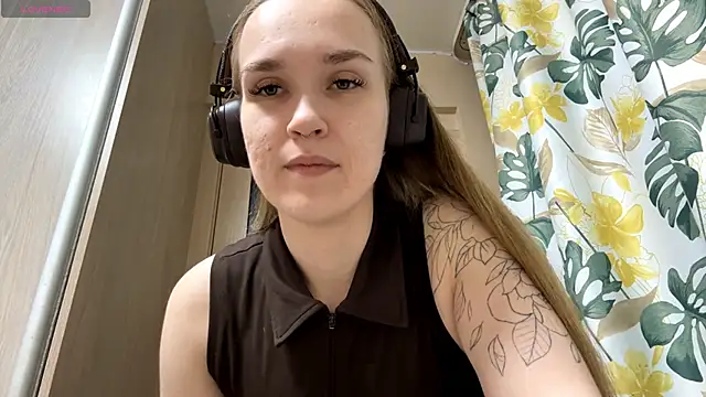 DenitaSpace online show from April 21, 2:23 pm