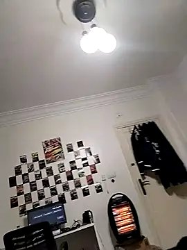 Snapshot of Ghostx22r chatting on April 8, 7:03 pm Ghostx22r online show from April 8, 7:03 pm