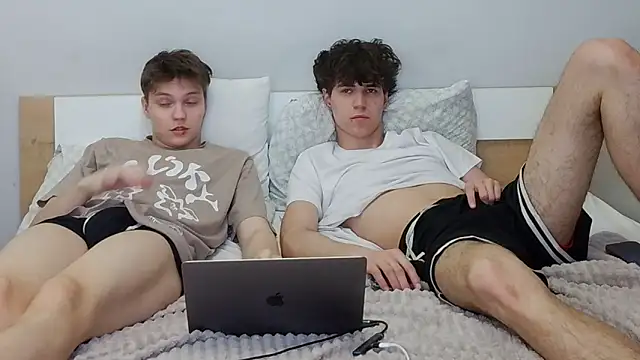 Snapshot of 1gay1straight chatting on March 29, 8:31 pm 1gay1straight online show from March 29, 8:31 pm