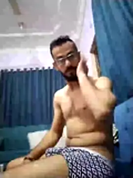Alimohamed08 online show from April 8, 8:31 pm