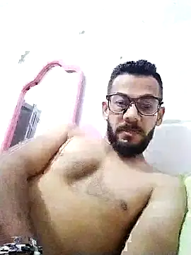 Alimohamed08 online show from May 6, 9:42 pm