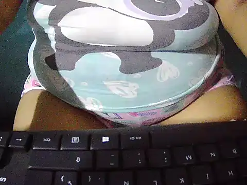 Snapshot of Curvy_rosse chatting on March 27, 8:52 pm Curvy rosse online show from March 27, 8:52 pm