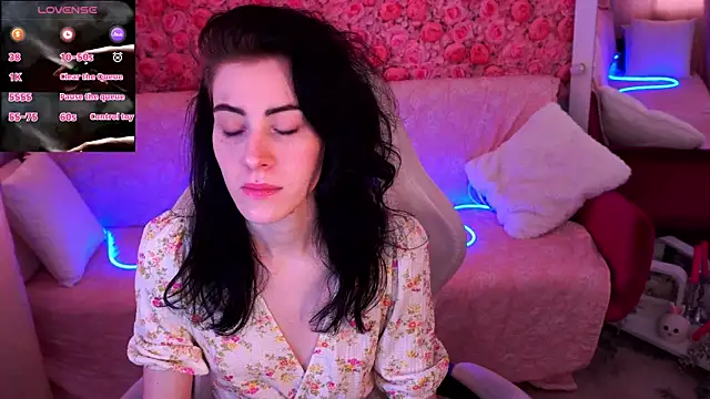 CurleyBlueEyes online show from March 25, 1:50 pm