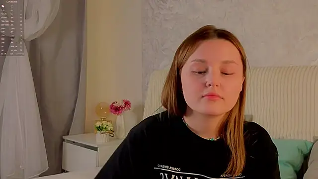 LorriMonz online show from June 25, 5:12 am
