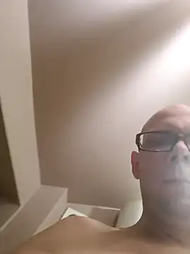 Snapshot of tomeksex1x chatting on January 18, 8:01 pm tomeksex1x online show from January 18, 8:01 pm