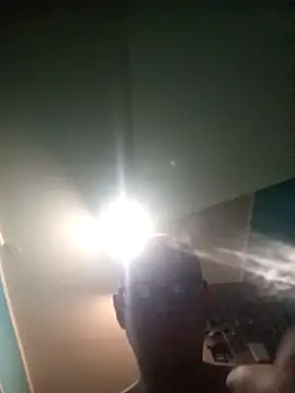 Snapshot of tomeksex1x chatting on March 24, 11:32 pm tomeksex1x online show from March 24, 11:32 pm