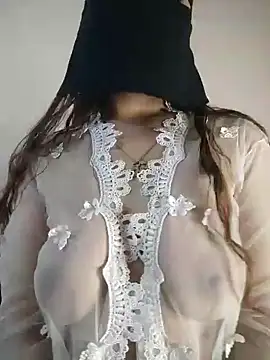 Snapshot of Yasmin_Oh chatting on June 15, 9:39 pm Yasmin Oh online show from June 15, 9:39 pm