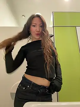 Snapshot of SaintSquirt chatting on April 23, 10:47 am SaintSquirt online show from April 23, 10:47 am